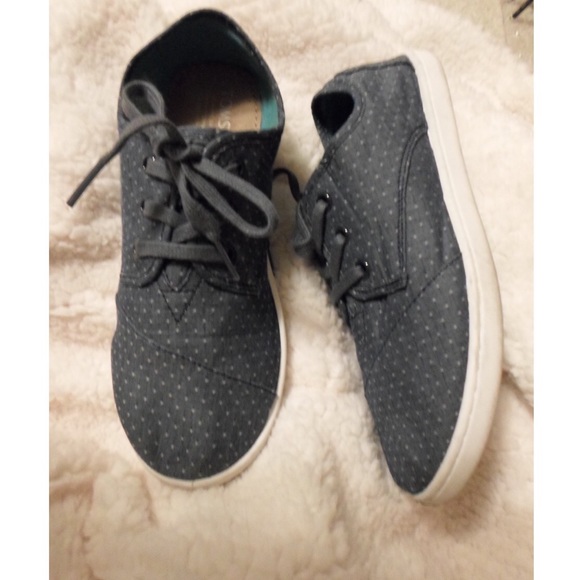 Toms - Picture 2 of 4